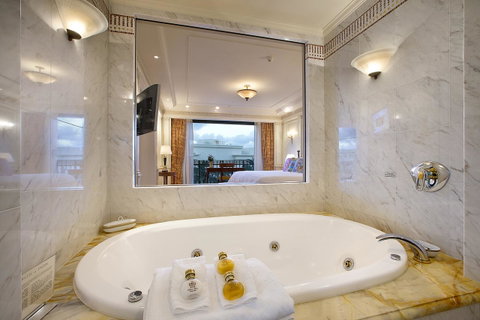 Imperial Hotel Gold Coast - New South Wales Tourism  6