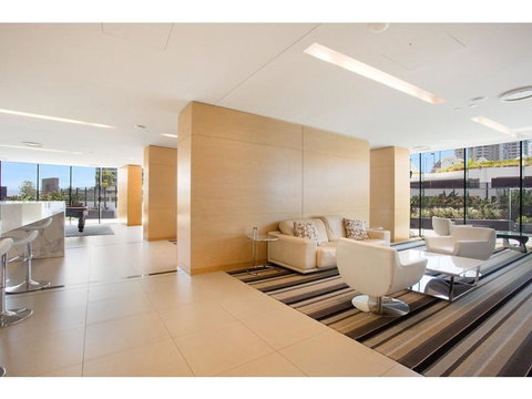 Luxury 3 Bedroom In Heart Of Broadbeach - New South Wales Tourism  8