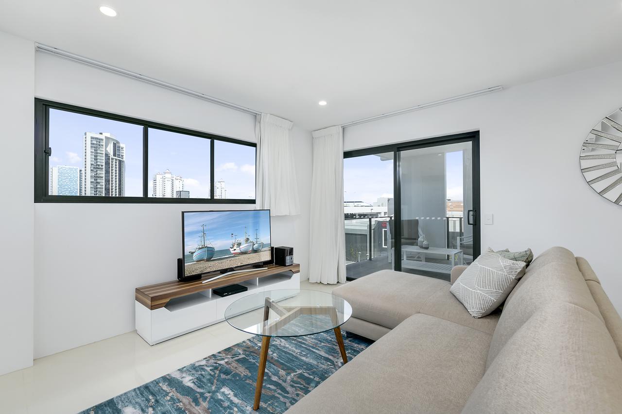 Broadbeach Waters QLD New South Wales Tourism 