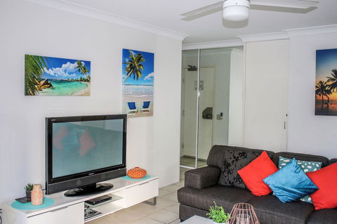 Surfers Beach Holiday Apartments - New South Wales Tourism  17