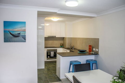 Surfers Beach Holiday Apartments - New South Wales Tourism  18