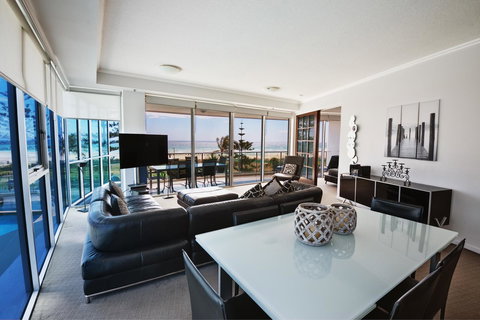 Reflection On The Sea - New South Wales Tourism  40