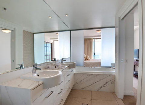 Reflection On The Sea - New South Wales Tourism  31