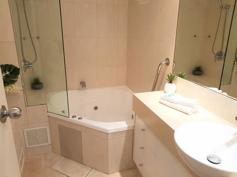Gemini Court Holiday Apartments - New South Wales Tourism  41