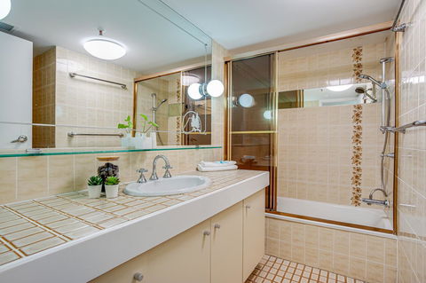 Gemini Court Holiday Apartments - New South Wales Tourism  11