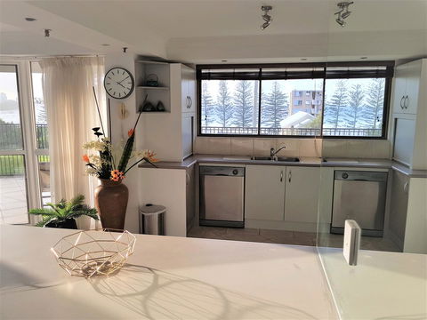 Gemini Court Holiday Apartments - New South Wales Tourism  34