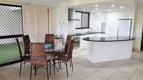 Gemini Court Holiday Apartments - New South Wales Tourism  17