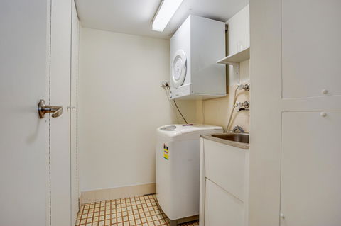 Gemini Court Holiday Apartments - New South Wales Tourism  6