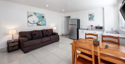 Bilinga Beach Motel - New South Wales Tourism  35
