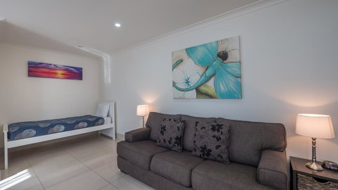 Bilinga Beach Motel - New South Wales Tourism  36