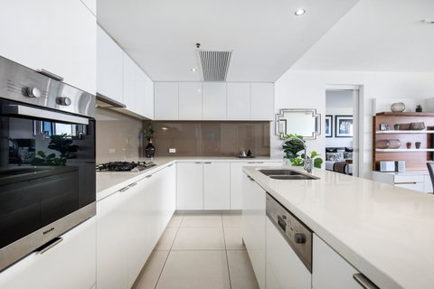 Ultra Broadbeach - New South Wales Tourism  19