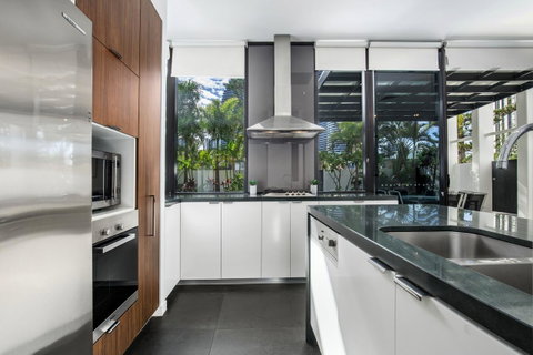 Ultra Broadbeach - New South Wales Tourism  25