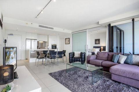 Ultra Broadbeach - New South Wales Tourism  44