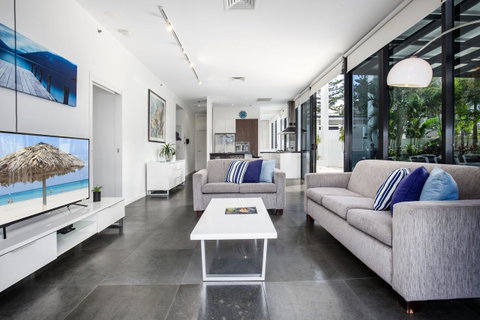 Ultra Broadbeach - New South Wales Tourism  23