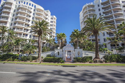 ULTIQA Burleigh Mediterranean Resort - New South Wales Tourism  19