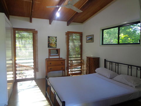 1770 Southern Cross Travellers Retreat - New South Wales Tourism  14