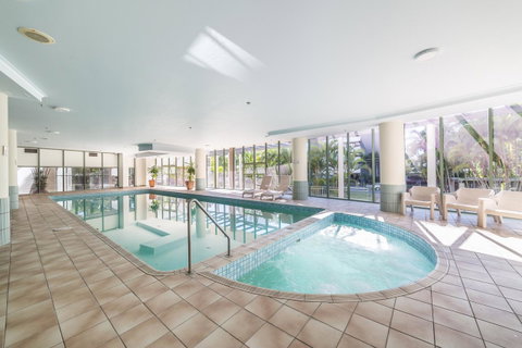 The Meriton Apartments On Main Beach - New South Wales Tourism  0