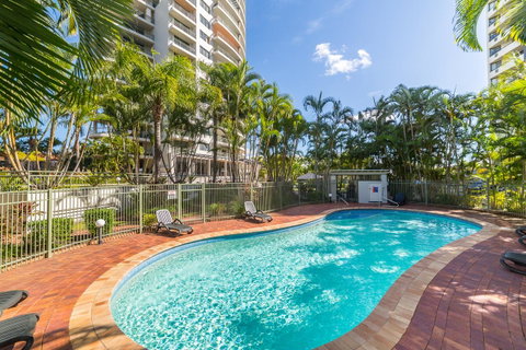 The Meriton Apartments On Main Beach - New South Wales Tourism  37