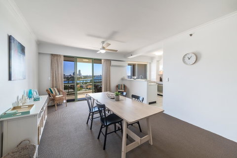 The Meriton Apartments On Main Beach - New South Wales Tourism  14