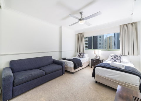 The Meriton Apartments On Main Beach - New South Wales Tourism  17