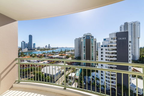 The Meriton Apartments On Main Beach - New South Wales Tourism  7