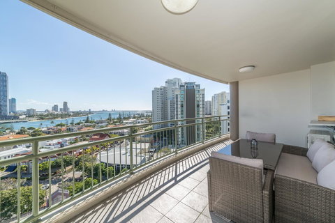 The Meriton Apartments On Main Beach - New South Wales Tourism  23