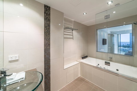 The Meriton Apartments On Main Beach - New South Wales Tourism  8