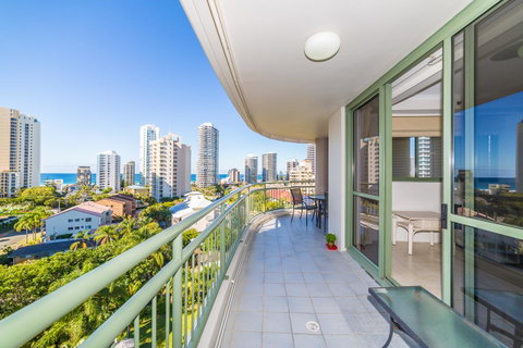 The Meriton Apartments On Main Beach - New South Wales Tourism  24