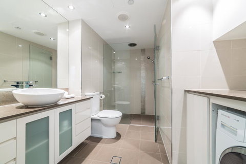 The Meriton Apartments On Main Beach - New South Wales Tourism  18