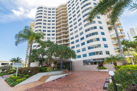 The Meriton Apartments On Main Beach - New South Wales Tourism  38