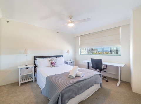 The Meriton Apartments On Main Beach - New South Wales Tourism  11