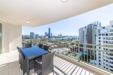 The Meriton Apartments On Main Beach - New South Wales Tourism  22