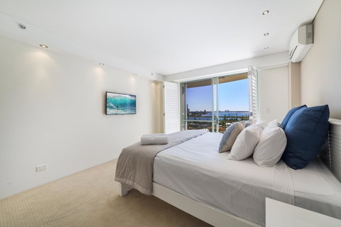 The Meriton Apartments On Main Beach - New South Wales Tourism  5