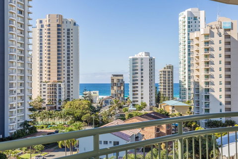 The Meriton Apartments On Main Beach - New South Wales Tourism  21