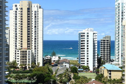 The Meriton Apartments On Main Beach - New South Wales Tourism  29