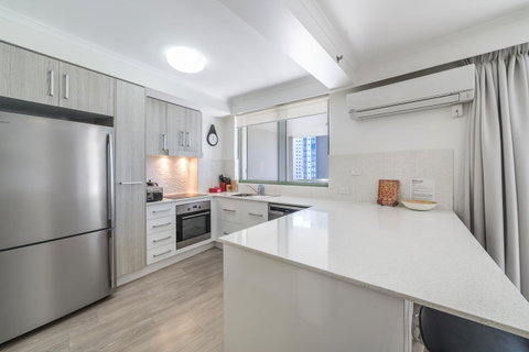 The Meriton Apartments On Main Beach - New South Wales Tourism  12