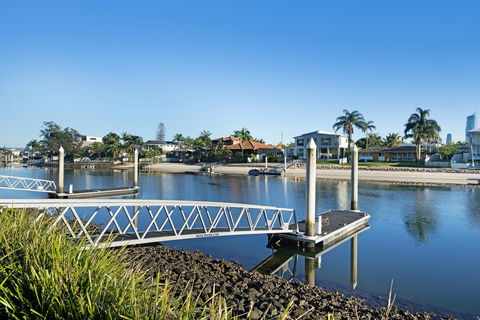 ULTIQA Freshwater Point Resort - New South Wales Tourism  32