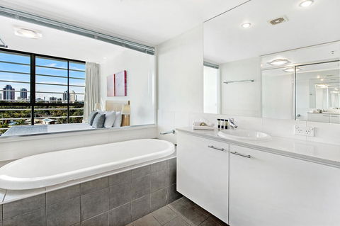 ULTIQA Freshwater Point Resort - New South Wales Tourism  42