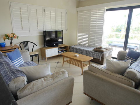 Cylinder Beach Mooloomba Unit 3 - New South Wales Tourism  5