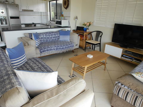 Cylinder Beach Mooloomba Unit 3 - New South Wales Tourism  4