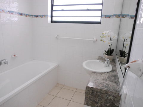 Cylinder Beach Mooloomba Unit 3 - New South Wales Tourism  10