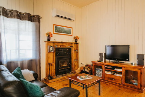 Apple Blossom Cottages - New South Wales Tourism  6