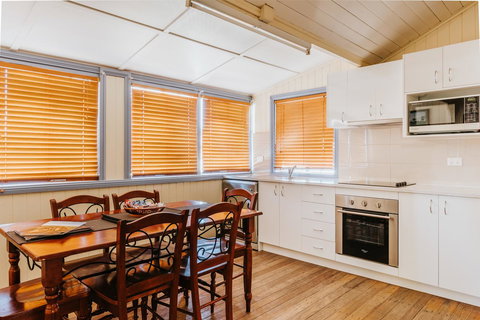 Apple Blossom Cottages - New South Wales Tourism  7