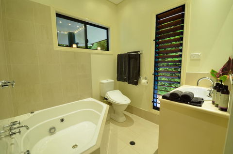 Misty Mountains Rainforest Retreat - New South Wales Tourism  12