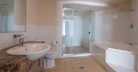 Broadbeach Savannah Resort - New South Wales Tourism  11