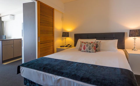 Broadbeach Savannah Resort - New South Wales Tourism  24