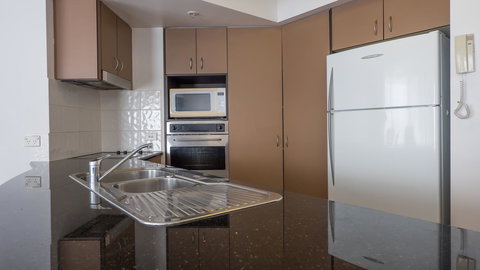 Broadbeach Savannah Resort - New South Wales Tourism  18