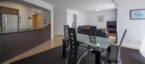 Broadbeach Savannah Resort - New South Wales Tourism  12