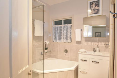 The Guesthouse Maleny - New South Wales Tourism  10