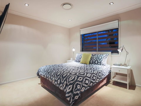 Hamilton Executive - New South Wales Tourism  9